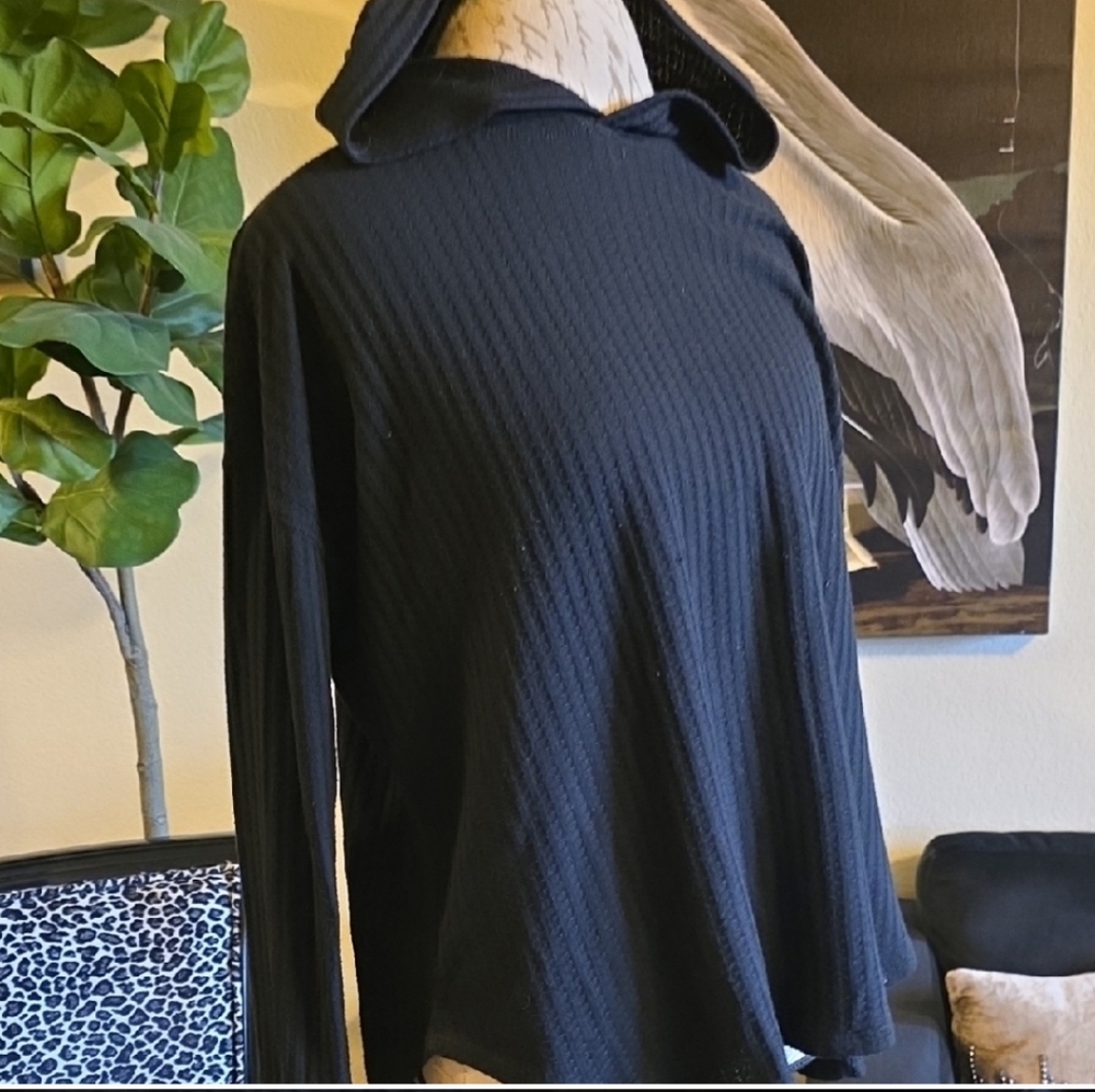 Chaser Black Hoodie Long Sleeve Lightweight Top
